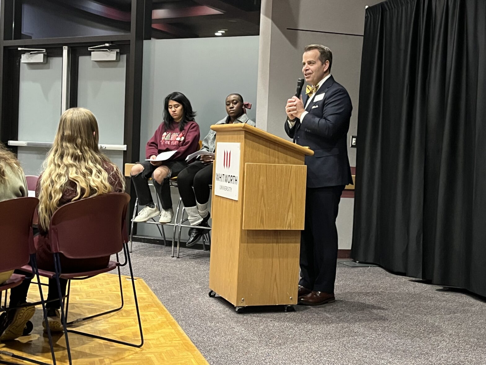 Dr. Bert Emerson concluding Honors Showcase